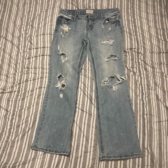 7/8 bootcut Aeropostale jeans. One belt hook is cut :( - Picture 1 of 4